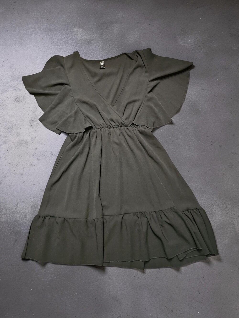SHEIN CURVE Black Flutter-Sleeve  Midi Dress. Size 0XL. Excellent Condition!